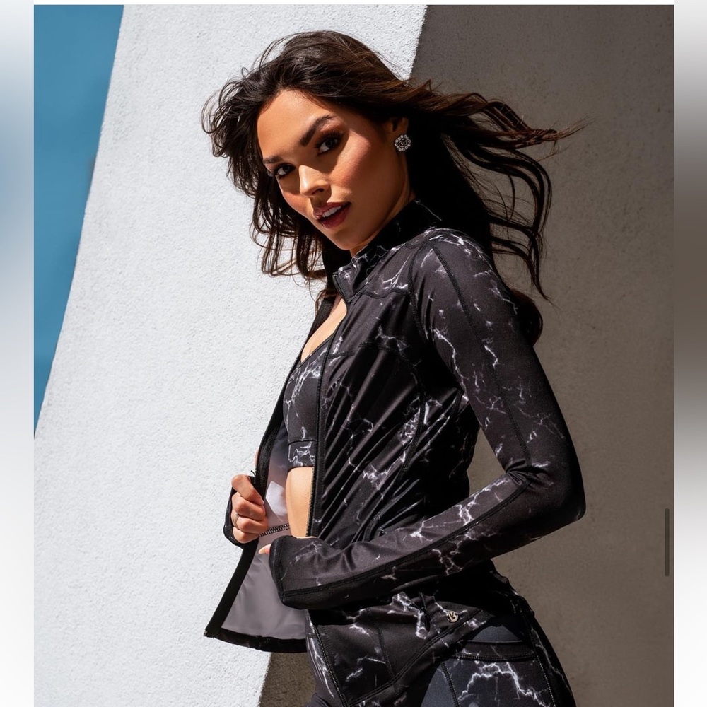 NWT Buffbunny  limitless jacket